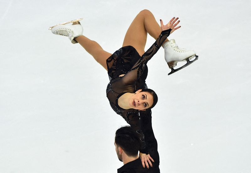 &copy; Reuters. FILE PHOTO: Figure Skating - ISU Grand Prix of Figure Skating - Gran Premio d'Italia - Torino Palavela, Turin, Italy - December 8, 2022 Canada's Deanna Stellato-Dudek and Maxime Deschamps in action during the Pairs short program REUTERS/Massimo Pinca/File