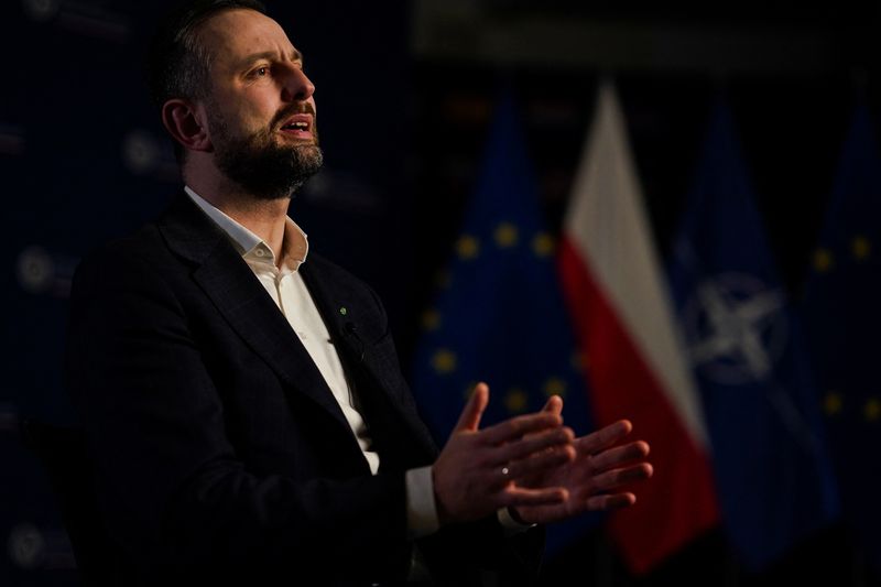 © Reuters. Poland’s deputy Prime Minister and Defence Minister Wladyslaw Kosiniak-Kamysz attends an interview with Reuters, at the Ministry of National Defense, in Warsaw, Poland, December 10, 2024. REUTERS/Aleksandra Szmigiel