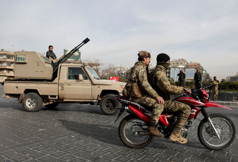 &copy; Reuters. Rebel fighters keep guard at Abbasiyyin Square, after rebels seized the capital and ousted Syria's Bashar al-Assad, in Damascus, Syria December 11, 2024. REUTERS/Amr Abdallah Dalsh