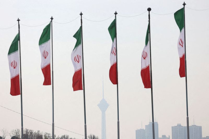 &copy; Reuters. FILE PHOTO: Iranian flags flutter as the Milad Tower is covered in smog following the increase in air pollution in Tehran, Iran December 8, 2024. Majid Asgaripour/WANA (West Asia News Agency) via REUTERS/File Photo