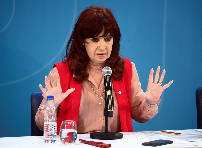 © Reuters. Argentina's Former President Cristina Fernandez de Kirchner speaks during a rally after assuming the presidency of the Peronist opposition Justicialist Party, in Buenos Aires, Argentina, December 11, 2024. REUTERS/Tomas Cuesta