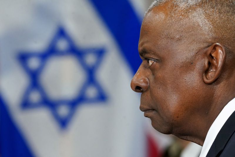 &copy; Reuters. Il segretario alla Difesa statunitense Lloyd Austin incontra il ministro della Difesa israeliano Yoav Gallant (non nella foto) al Pentagono di Washington, Stati Uniti, 25 giugno 2024. REUTERS/Kevin Lamarque