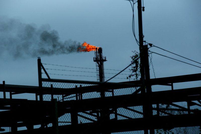 &copy; Reuters. Installations of the Esmeraldas refinery of Ecuador's state-run oil company Petroecuador are pictured, in Esmeraldas, Ecuador November 28, 2024. REUTERS/David Diaz Arcos