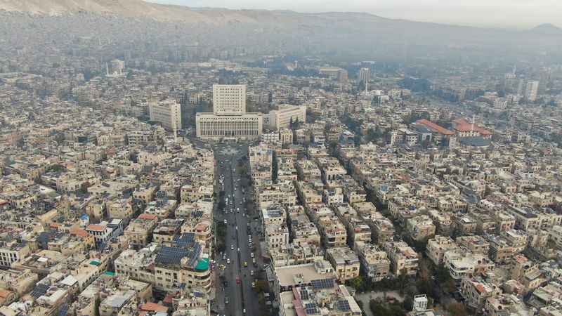 &copy; Reuters. Un drone mostra gli edifici di Damasco, dopo che i ribelli siriani hanno spodestato il presidente Bashar al-Assad, Siria 11 dicembre 2024. REUTERS/Mahmoud Hassano