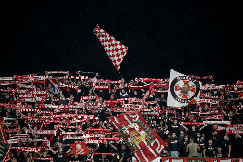 &copy; Reuters. Calcio - Serie A - Monza-Inter - U-Power Stadium, Monza, Italia - 15 settembre 2024 tifosi monzesi. REUTERS/Alessandro Garofalo