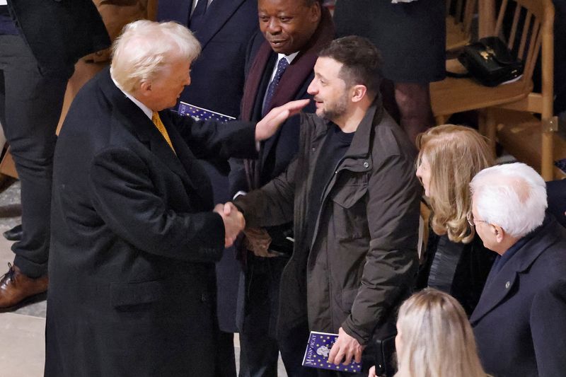 &copy; Reuters. FILE PHOTO: U.S. President-elect Donald Trump shakes hands with Ukraine's President Volodymyr Zelenskiy inside Notre-Dame de Paris Cathedral, ahead of a ceremony to mark the re-opening of the landmark cathedral following the 2019 fire, in Paris, December 