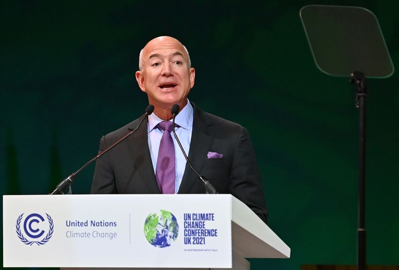 &copy; Reuters. Amazon CEO Jeff Bezos speaks during the UN Climate Change Conference (COP26) in Glasgow, Scotland, Britain, November 2, 2021. Paul Ellis/Pool via REUTERS/File Photo