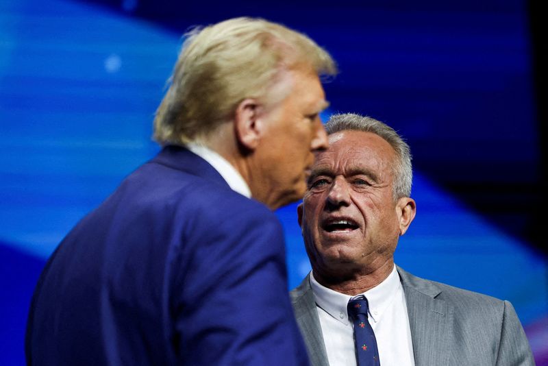 &copy; Reuters. FILE PHOTO: Robert F. Kennedy Jr. and Republican presidential nominee and former U.S. President Donald Trump attend a campaign event sponsored by conservative group Turning Point USA, in Duluth, Georgia, U.S., October 23, 2024. REUTERS/Carlos Barria/File 