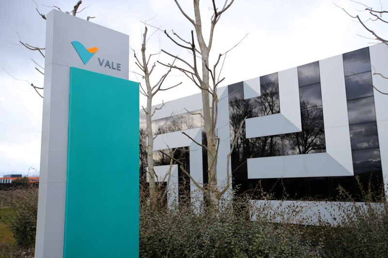 © Reuters. FILE PHOTO: The headquarters of of mining company Vale SA is pictured, after the collapse of a tailings dam in an iron mine in Brumadinho in Brazil, in St-Prex, Switzerland January 30, 2019. REUTERS/Denis Balibouse/File Photo