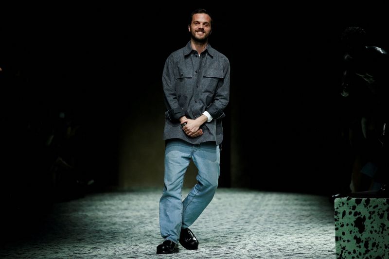 &copy; Reuters. FILE PHOTO: Designer Matthieu Blazy walks out after models presented creations from the Bottega Veneta Fall/Winter 2023/2024 collection during Fashion Week in Milan, Italy, February 25, 2023. REUTERS/Alessandro Garofalo/File Photo