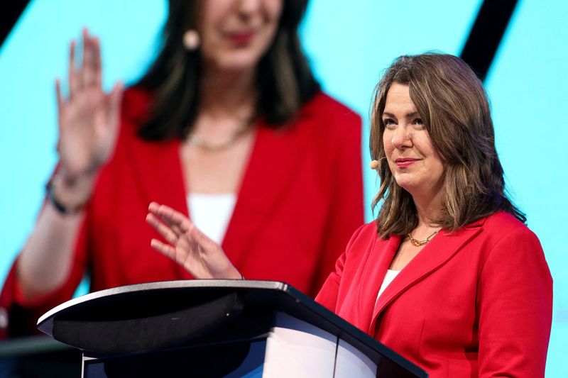 &copy; Reuters. FILE PHOTO: Alberta's Premier Danielle Smith makes a keynote speech at the LNG 2023 energy conference in Vancouver, British Columbia, Canada July 13, 2023. REUTERS/Chris Helgren/File Photo