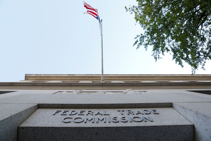 &copy; Reuters. FILE PHOTO: Signage is seen at the Federal Trade Commission headquarters in Washington, D.C., U.S., August 29, 2020. REUTERS/Andrew Kelly/File Photo