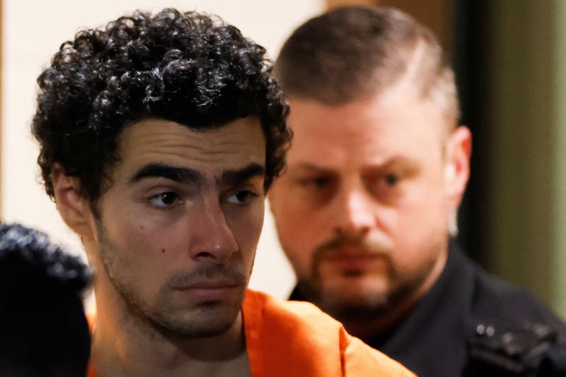 © Reuters. FILE PHOTO: Luigi Mangione, 26, a suspect in the New York City killing of UnitedHealth executive Brian Thompson, is escorted after an extradition hearing at Blair County Court House in Hollidaysburg, Pennsylvania, U.S. December 10, 2024.   REUTERS/Eduardo Munoz/ File Photo