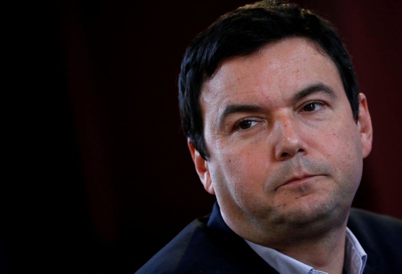 © Reuters. FILE PHOTO: French economist and academic Thomas Piketty attends a news conference by French Socialist party 2017 presidential candidate Benoit Hamon (not seen) in Paris, France, March 10, 2017. REUTERS/Christian Hartmann/File Photo