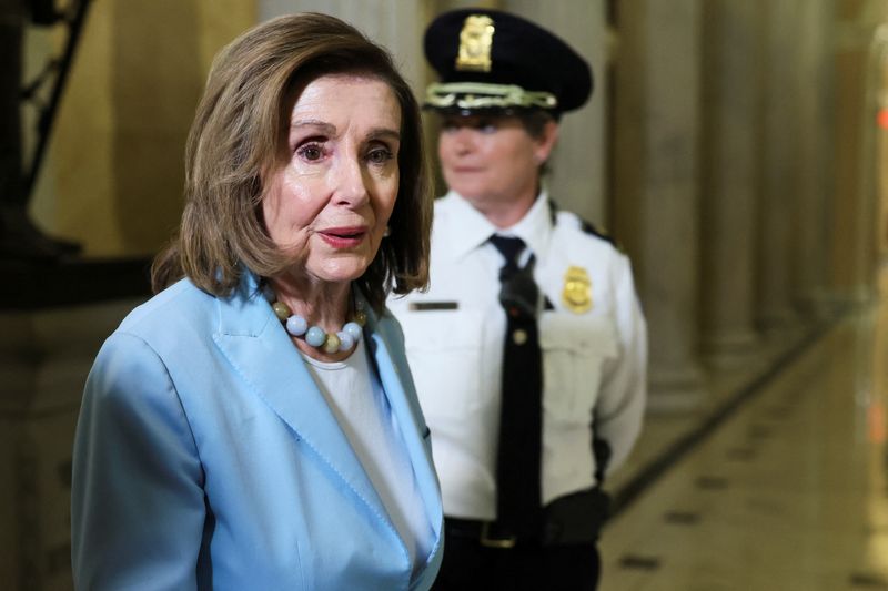 &copy; Reuters. U.S. Representative Nancy Pelosi (D-CA) walks at the U.S. Capitol in Washington, U.S., September 26, 2024. REUTERS/Leah Millis/File Photo