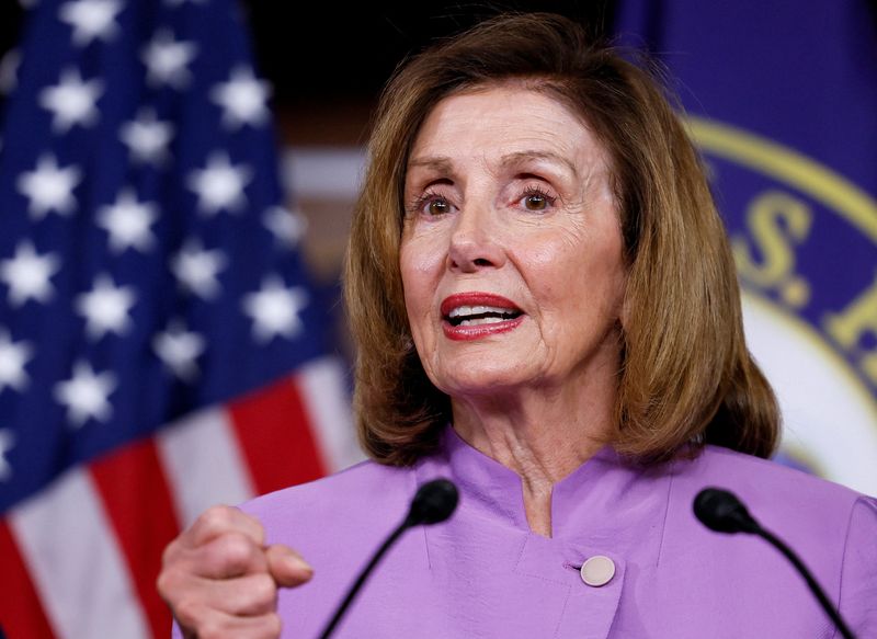 © Reuters. FILE PHOTO: U.S. House Speaker Nancy Pelosi (D-CA) answers questions during a news conference about her recent Congressional delegation trip to the Indo-Pacific region, on Capitol Hill in Washington, August 10, 2022. REUTERS/Evelyn Hockstein/File Photo