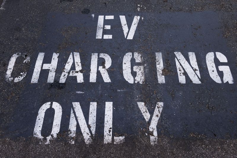 &copy; Reuters. FILE PHOTO: A parking space is marked specifically for an electric vehicle to charge charger in a shopping center parking lot in Oceanside, California, U.S.,October 19, 2023.     REUTERS/Mike Blake/File Photo