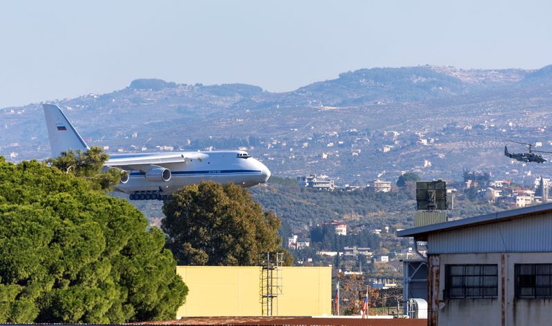 © Reuters. Antonov AH 124-100, Hmeimim air base, Latakia, Syria, December 14, 2024. REUTERS/Umit Bektas