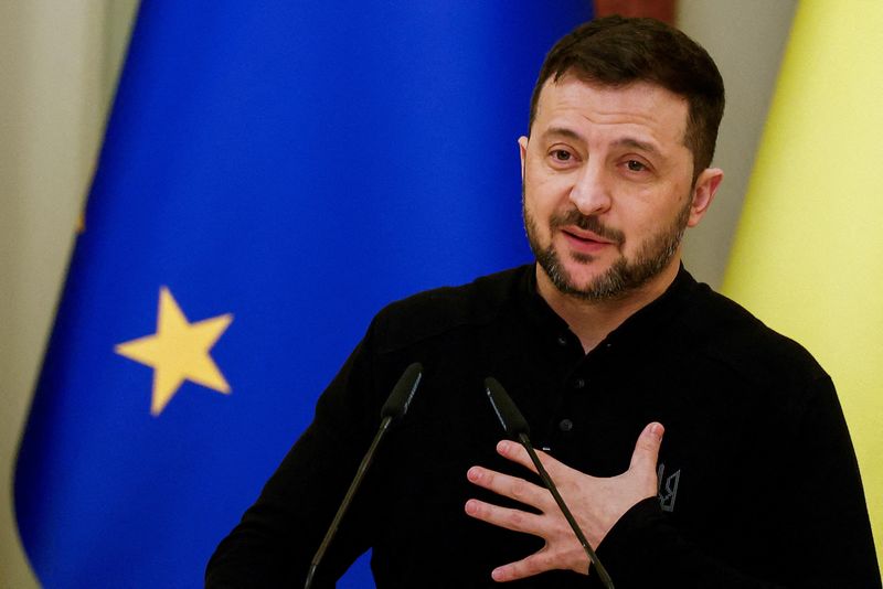 © Reuters. FILE PHOTO: Ukraine's President Volodymyr Zelenskiy attends a joint press conference with European Council President Antonio Costa (not pictured), amid Russia's attack on Ukraine, in Kyiv, Ukraine, December 1, 2024. REUTERS/Alina Smutko/File Photo