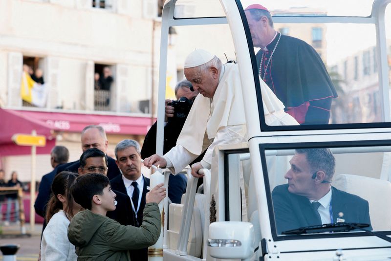 © Reuters. Pope Francis, Ajaccio, Corsica, December 15, 2024. REUTERS/Remo Casilli