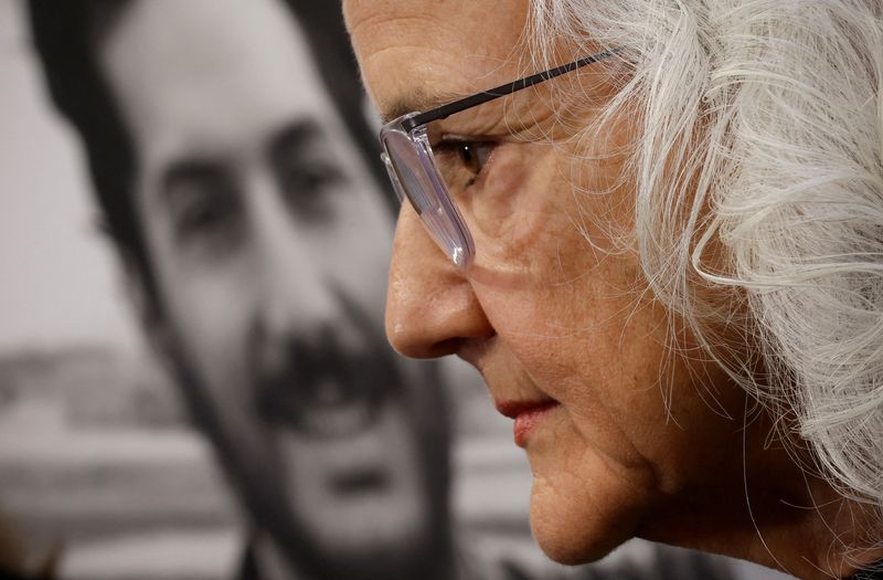 © Reuters. FILE PHOTO: Debra Tice, mother of journalist Austin Tice who disappeared while covering events in Syria in 2012, holds a news conference at the National Press Club in Washington, US, on May 2, 2023. REUTERS/Evelyn Hochstein/File Photo