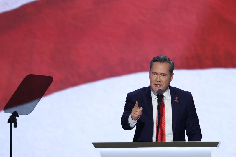 © Reuters. Rep. Michael Waltz (FL) gestures on Day 3 of the Republican National Convention (RNC), at the Fiserv Forum in Milwaukee, Wisconsin, U.S., July 17, 2024. REUTERS/Mike Segar