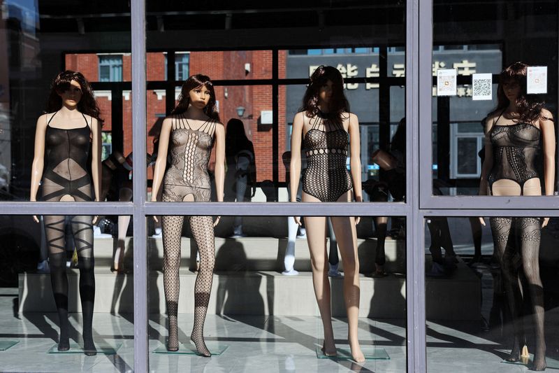 © Reuters. Lingerie showroom, WeMet industrial park, Guanyun county, Lianyungang, Jiangsu province, China November 26, 2024. REUTERS/Florence Lo