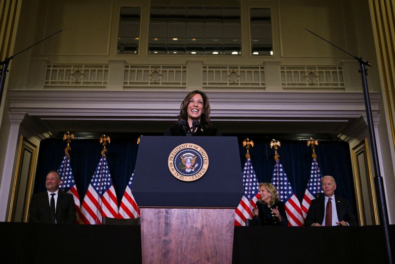 &copy; Reuters. U.S. Vice President Kamala Harris delivers remarks at the Democratic National Committee's Holiday Reception at the Willard Hotel in Washington, U.S., December 15, 2024. REUTERS/Annabelle Gordon