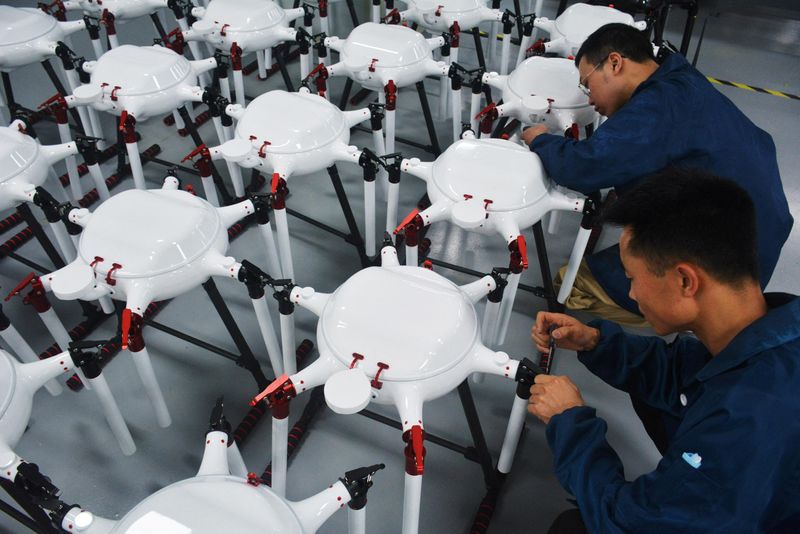 © Reuters. FILE PHOTO: Employees work on the production line for drones at a workshop in Anqing, Anhui province, China May 16, 2024. China Daily via REUTERS/File Photo