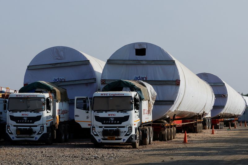 &copy; Reuters. FILE PHOTO: Windmill tubes of Adani Green Energy are loaded on transport trucks along the Ahmedabad-Bhuj  National Highway near Bhachau village in the western state of Gujarat, India, November 28, 2024. REUTERS/Amit Dave/File Photo