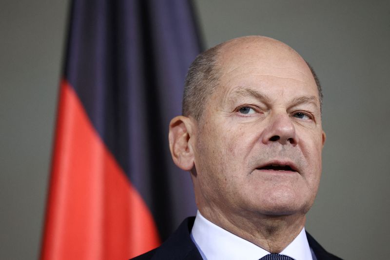 &copy; Reuters. FILE PHOTO: German Chancellor Olaf Scholz speaks to reporters, after a December 16 confidence vote request was submitted, in Berlin, Germany December 11, 2024. REUTERS/Liesa Johannssen/File Photo