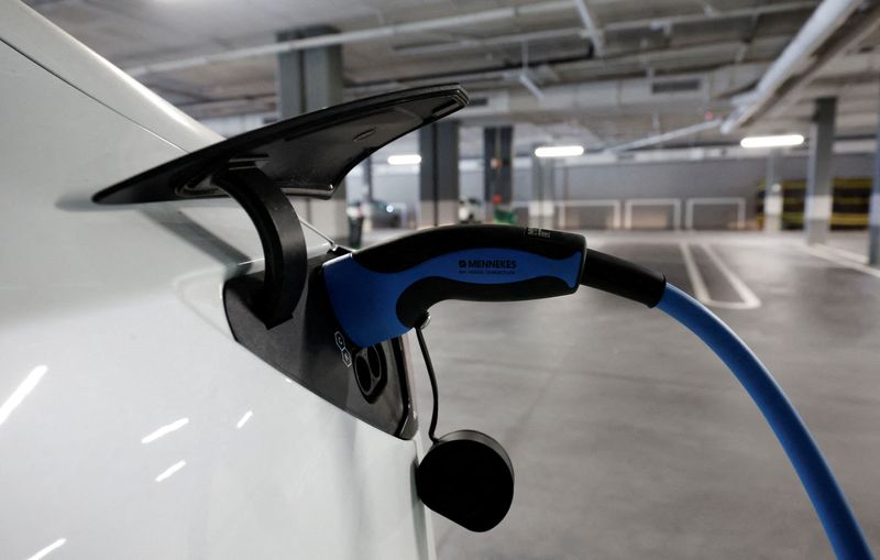 &copy; Reuters. FILE PHOTO: A Tesla electric vehicle is plugged to a charger in a parking lot in Teia, north of Barcelona, Spain, October 31, 2023. REUTERS/Albert Gea/File Photo