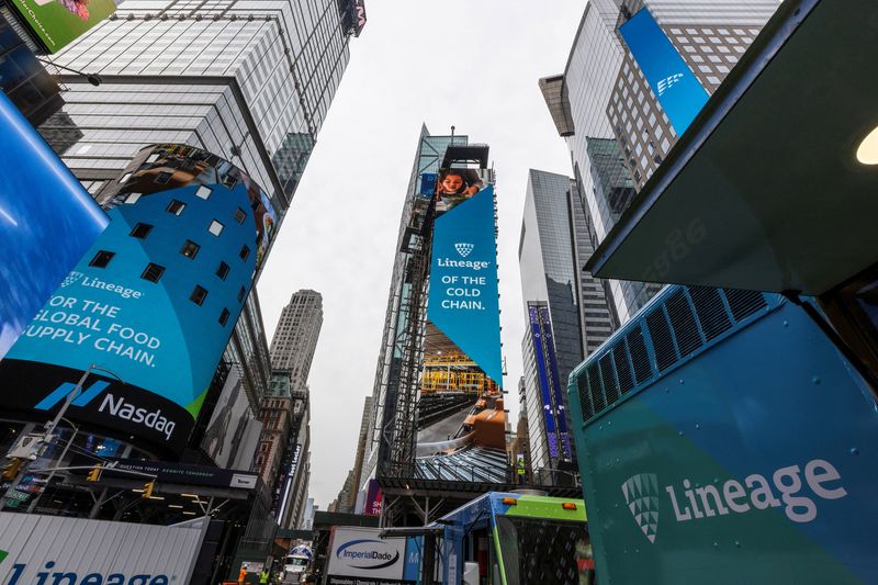 &copy; Reuters. Logo of Lineage, the world’s largest global temperature-controlled warehouse, is displayed after its initial public offering (IPO) at the Nasdaq MarketSite, at Times Square in New York City, U.S., on July 25, 2024.  REUTERS/Eduardo Munoz/File Photo