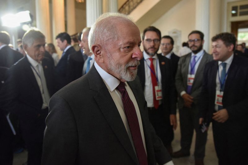 &copy; Reuters. FILE PHOTO: Brazil's President Luiz Inacio Lula da Silva walks at the Mercosur Summit in Montevideo, Uruguay December 6, 2024. REUTERS/Martin Varela Umpierrez/File Photo