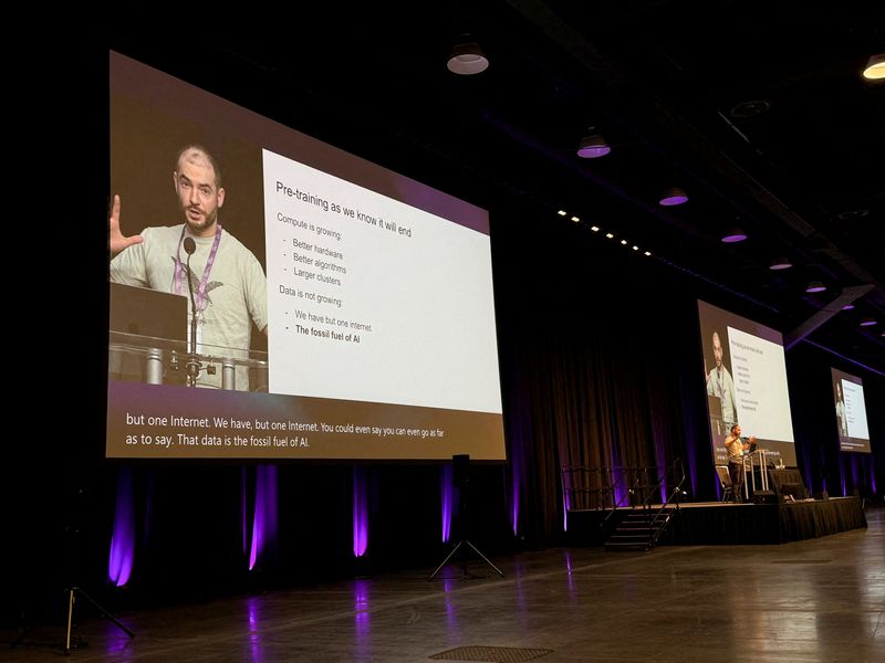 © Reuters. FILE PHOTO: AI scientist Ilya Sutskever speaks at the NeurIPS conference in Vancouver, British Columbia, Canada December 13, 2024. REUTERS/Jeffrey Dastin/File Photo