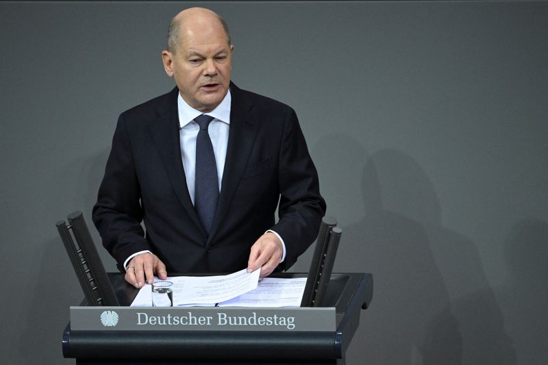 &copy; Reuters. Olaf Scholz em discurso no Parlamenton 16/12/2024   REUTERS/Annegret Hilse