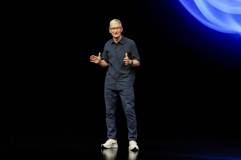 &copy; Reuters. Tim Cook em Cupertino, na Califórnian 9/9/2024   REUTERS/Manuel Orbegozo