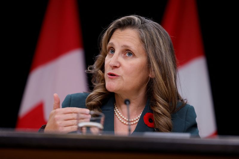 © Reuters. FILE PHOTO: Canada's Deputy Prime Minister and Minister of Finance Chrystia Freeland takes part in a press conference in Ottawa, Ontario, Canada October 29, 2024. REUTERS/Blair Gable/File Photo