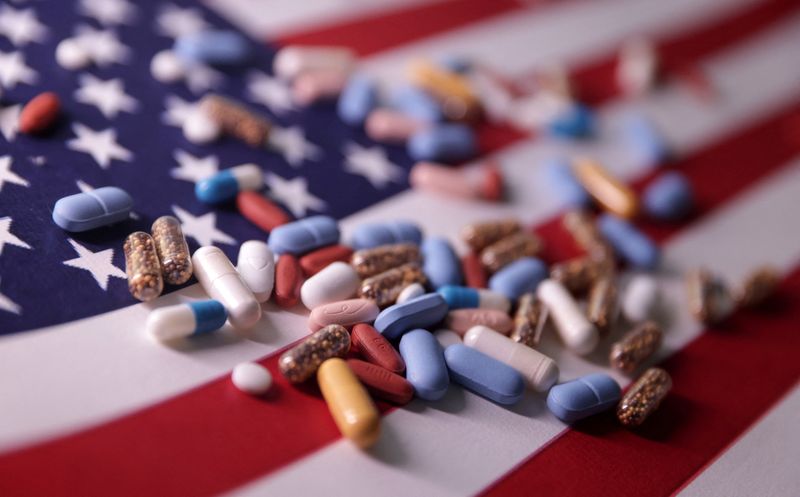 &copy; Reuters. FILE PHOTO: U.S. flag and medicines are seen in this illustration taken, June 27, 2024. REUTERS/Dado Ruvic/Illustration/File Photo