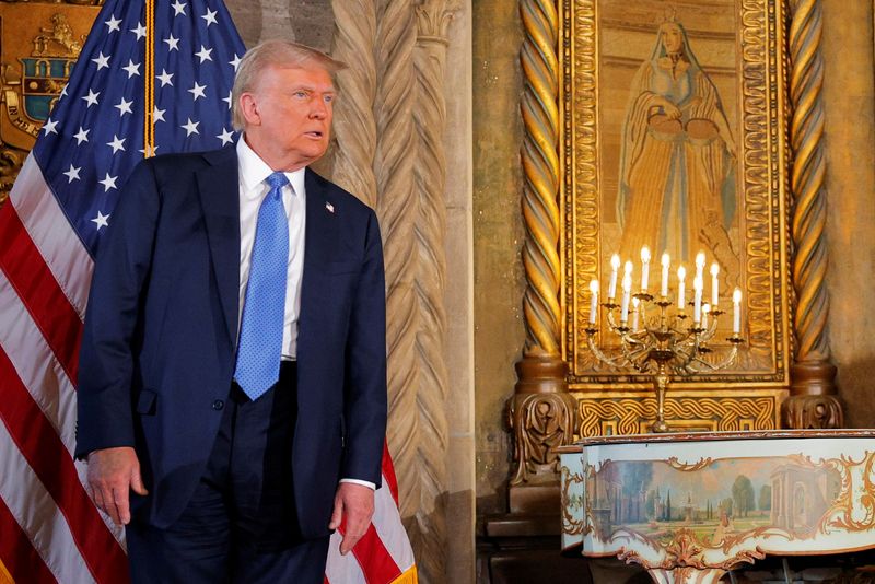 &copy; Reuters. U.S. President-elect Donald Trump listens to a question from a reporter after delivering remarks at Mar-a-Lago in Palm Beach, Florida, U.S., December 16, 2024.   REUTERS/Brian Snyder