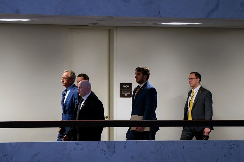 &copy; Reuters. Robert F. Kennedy Jr., U.S. President-elect Donald Trump’s nominee to run the Department of Health and Human Services, walks through Capitol Hill between meetings with senators in Washington, U.S., December 16, 2024. REUTERS/Elizabeth Frantz