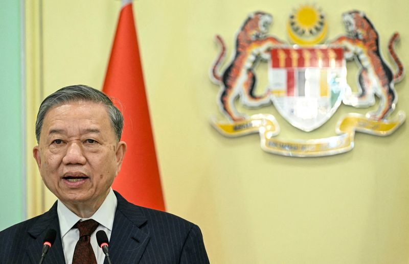 © Reuters. FILE PHOTO: Vietnam's communist party general secretary To Lam speaks during a press conference with Malaysia's Prime Minister Anwar Ibrahim (unseen) at the Federal Government office 