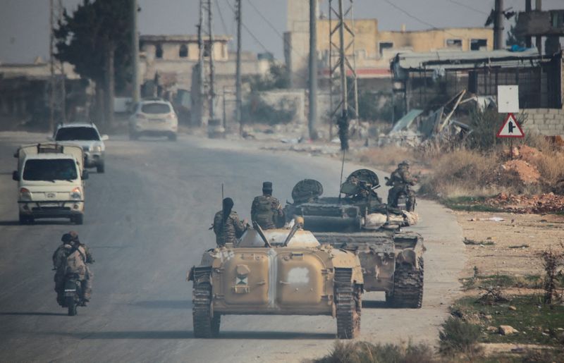 © Reuters. FILE PHOTO: Rebels led by the Islamist militant group Hayat Tahrir al-Sham drive along a street in al-Rashideen, Aleppo province, Syria November 29, 2024. REUTERS/Mahmoud Hasano/File Photo