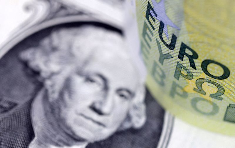 © Reuters. FILE PHOTO: U.S. Dollar and Euro banknotes are seen in this illustration taken July 17, 2022. REUTERS/Dado Ruvic/Illustration/File Photo