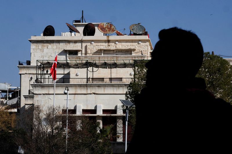 &copy; Reuters. Bandeira da Turquia em embaixada turca em Damascon 17/12/2024    REUTERS/Amr Abdallah Dalsh