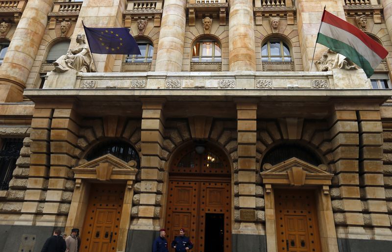 © Reuters. FILE PHOTO: A view of the entrance to the National Bank of Hungary building in Budapest,Hungary February 9, 2016. REUTERS/Laszlo Balogh/File Photo