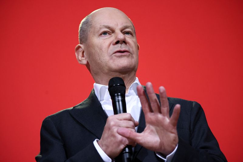 © Reuters. German Chancellor Olaf Scholz speaks during a press conference ahead of the German general election to present the Social Democratic Party (SPD) programme, in Berlin, Germany, December 17, 2024.  REUTERS/Liesa Johannssen