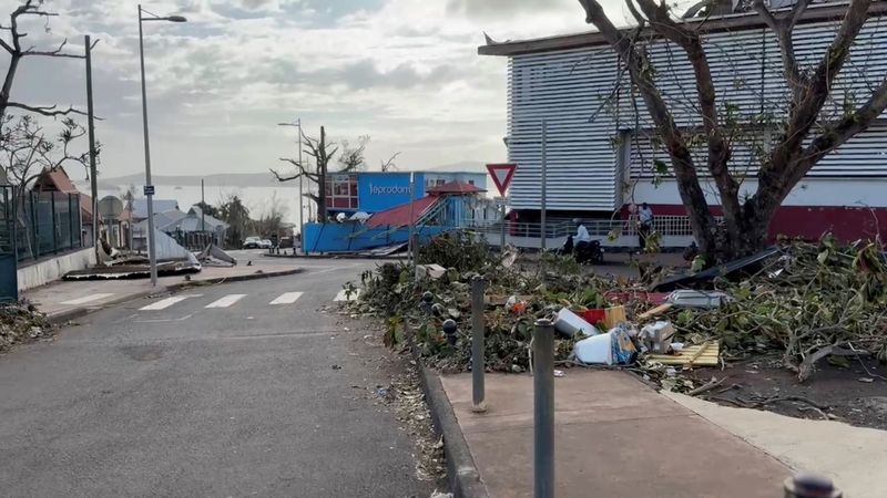 &copy; Reuters. Torn branches lie on the ground following Cyclone Chido outside Mayotte Central Hospital in Mamoudzou, Mayotte, France December 16, 2024 in this still image taken from video obtained by REUTERS 