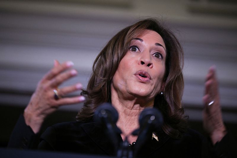 &copy; Reuters. U.S. Vice President Kamala Harris delivers remarks at the Democratic National Committee's Holiday Reception at the Willard Hotel in Washington, U.S., December 15, 2024. REUTERS/Annabelle Gordon/File Photo