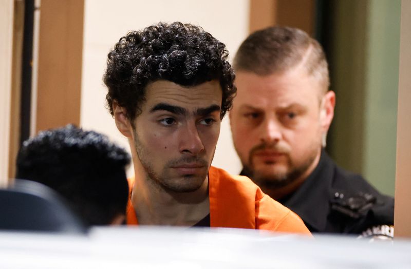 © Reuters. FILE PHOTO: Luigi Mangione, 26, a suspect in the New York City killing of UnitedHealth executive Brian Thompson, is escorted after an extradition hearing at Blair County Court House in Hollidaysburg, Pennsylvania, U.S. December 10, 2024.   REUTERS/Eduardo Munoz/File Photo